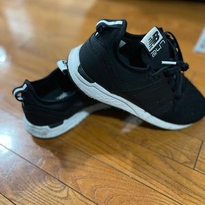 Women’s New Balance Sneakers size 6.5